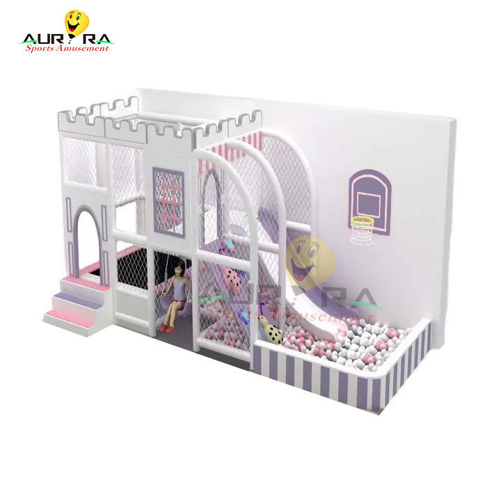 Equipo de juegos para niños en interiores
