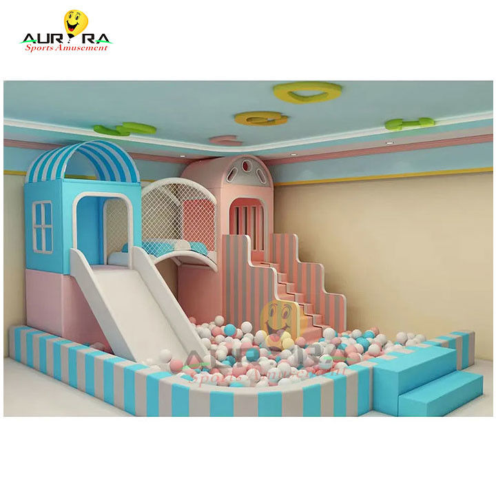Equipo de juegos para niños en interiores