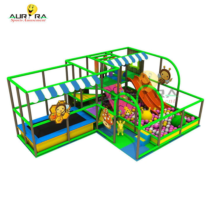 Equipo de juegos para niños en interiores