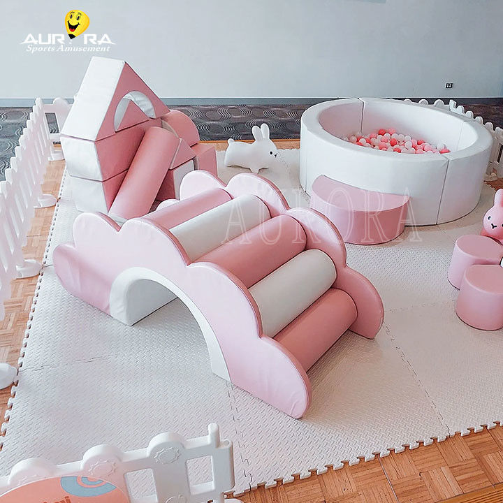 Pastel Rosa Blanco Equipo de juegos blandos para niños No tóxico Alpinistas de juegos blandos para interiores