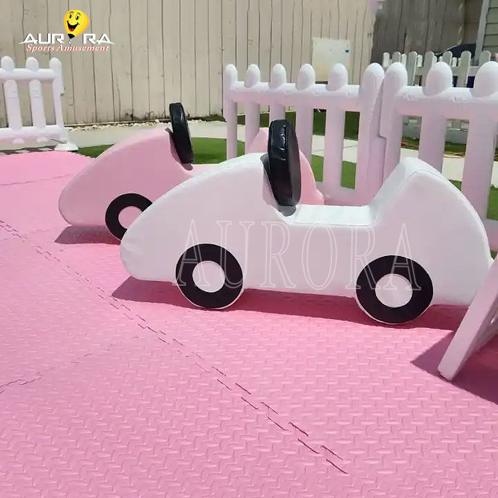 Paquete de juegos blandos de color blanco rosa para patios de juego para bebés