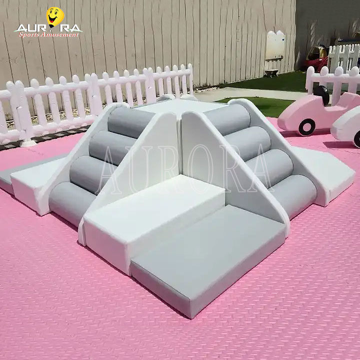 Paquete de juegos blandos de color blanco rosa para patios de juego para bebés