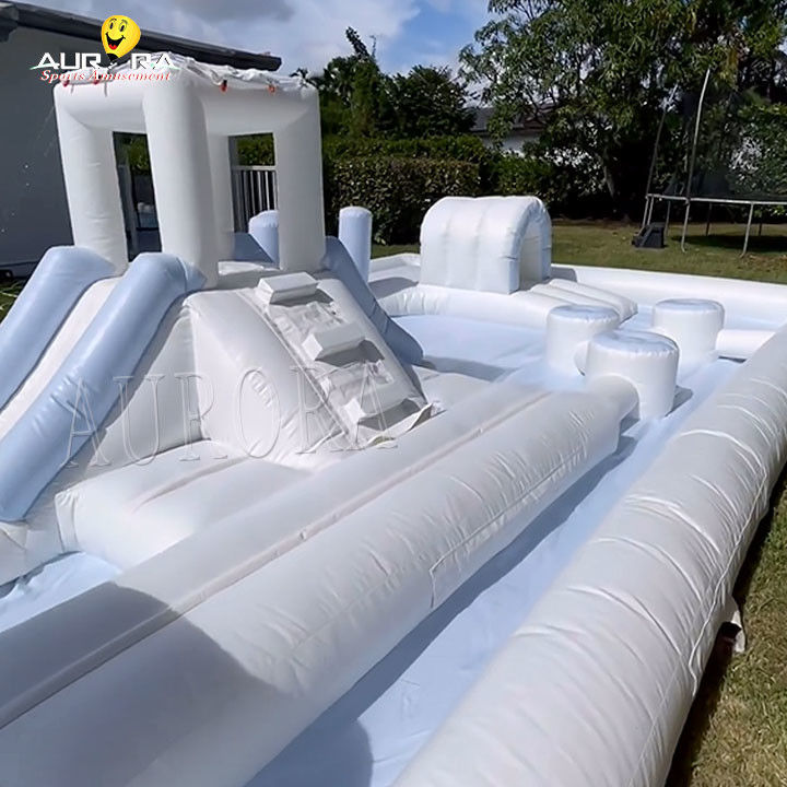 Equipo de juegos inflables blancos al aire libre Parque de juegos Piscina de toboganes acuáticos para niños