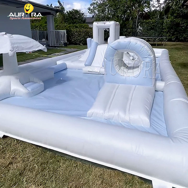Equipo de juegos inflables blancos al aire libre Parque de juegos Piscina de toboganes acuáticos para niños