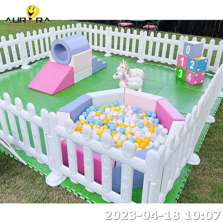 Nueva zona de diseño de juegos blandos para niños interior inflables casa blanca rebote