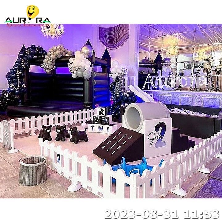 Equipo de juegos suaves inflables impermeables Área de juego interior Centro de cuidado infantil Niños Negro Blanco