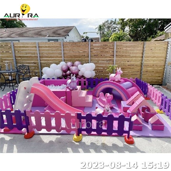 Camas de espuma Indoor Soft Play Forma de corazón Parque de juegos Indoor White Ball Pit