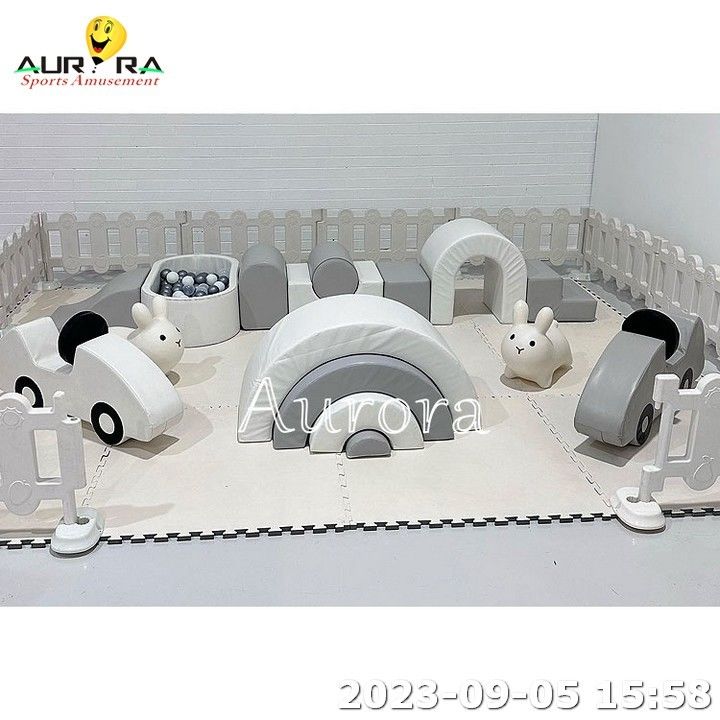 Equipo de juegos blancos de color neutro artículos blandos bloques de espuma niños