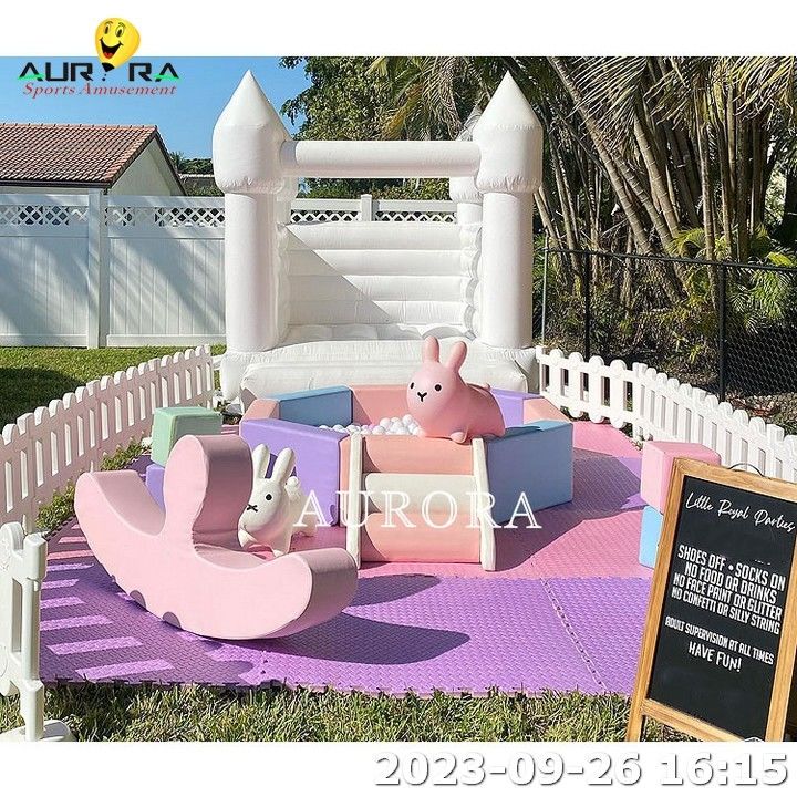 Área de juegos suave para bebés Blanco Equipo de juegos suaves para niños Fosa de pelota con tobogán