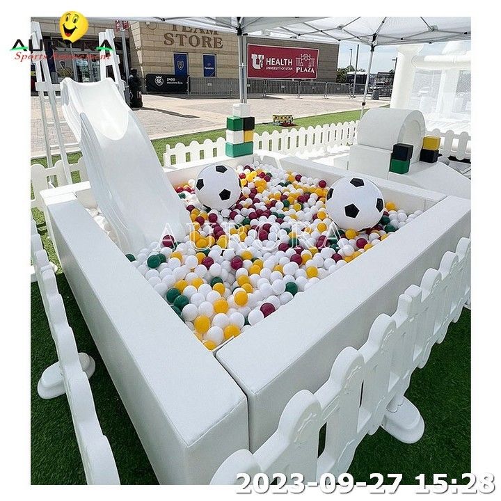 Equipo de juegos con casa de rebote inflable
