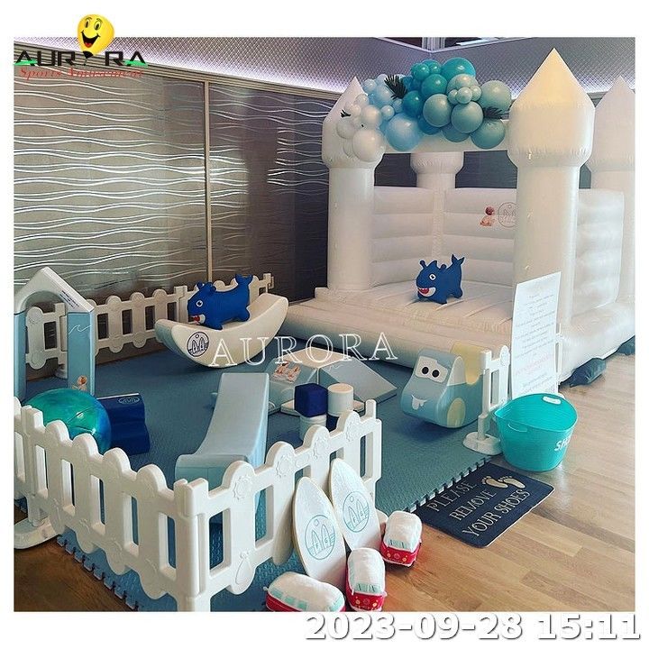 White Bouncy Castle White Soft Play Sets Equipos para el patio de juegos en interiores