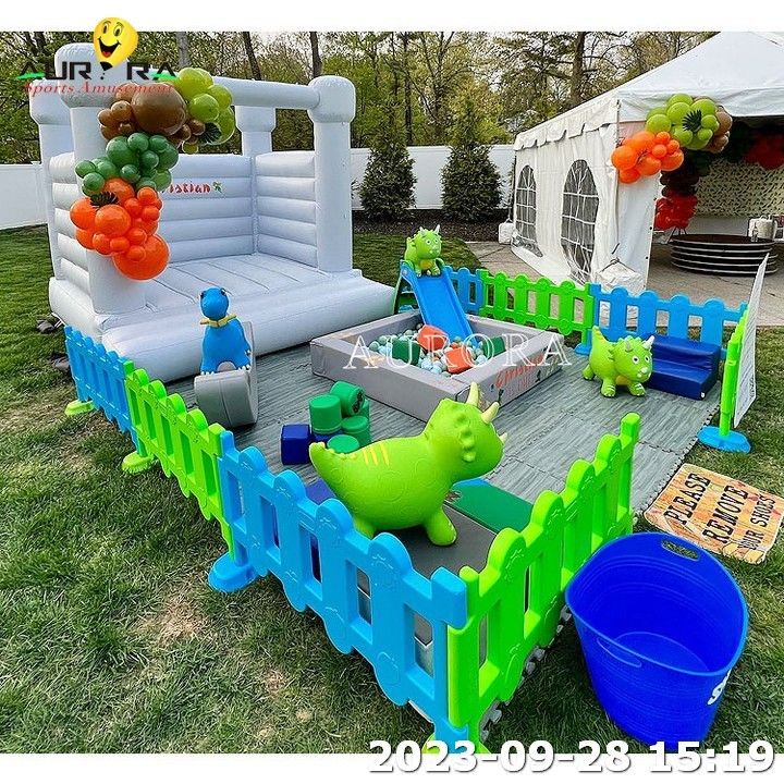 White Bouncy Castle White Soft Play Sets Equipos para el patio de juegos en interiores