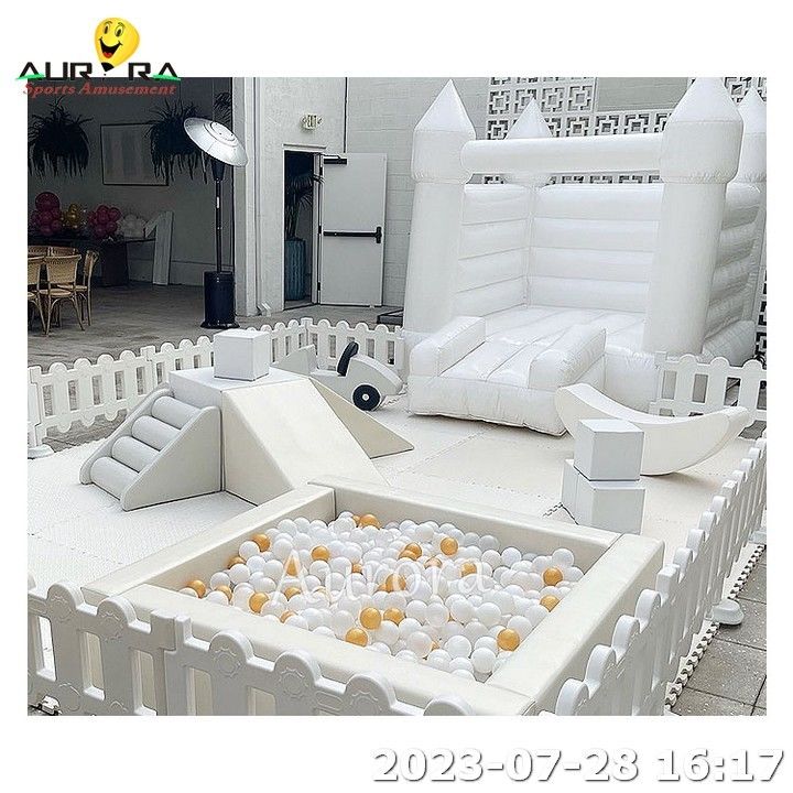 Equipo de juegos en interiores para el juego en interiores para la venta Blanco con casa de rebote inflable