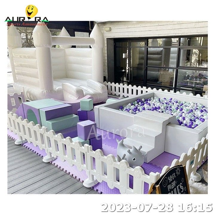 Equipo de juegos en interiores para el juego en interiores para la venta Blanco con casa de rebote inflable