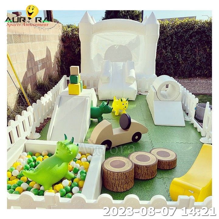 Equipo de juegos suaves de colores personalizado de escalada de alfombra y bola de pozo al aire libre