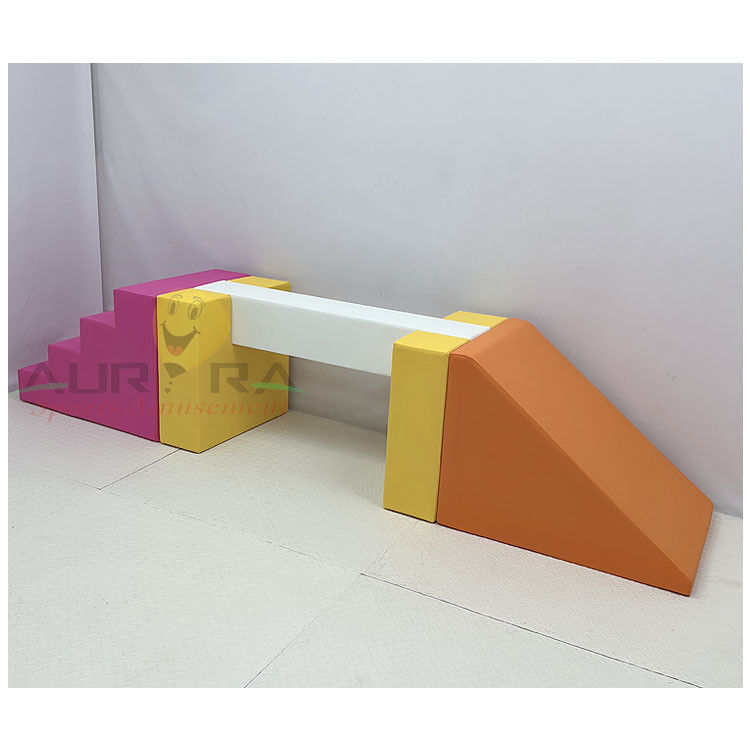 Equipo de juego suave naranja con fosa de pelota y tobogán rosa Red Soft Playground Indoor