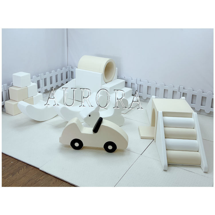 Equipo de juegos suaves para exteriores Blanco con paquete de colores desnudos para niños